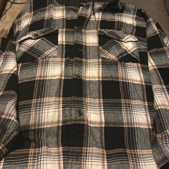Urban pipeline flannel w/ hood - Picture 2 of 4